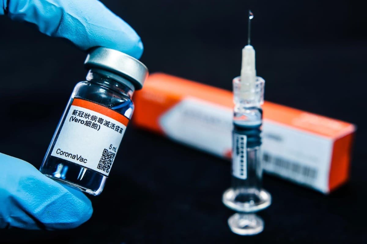 Para quem a Coronavac é contraindicada?